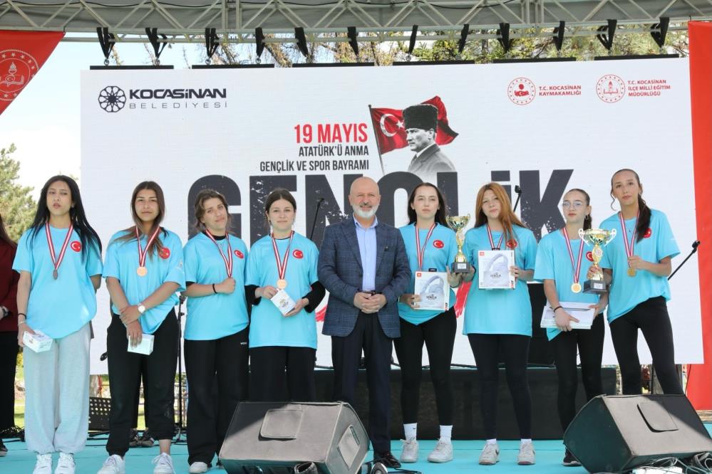 Başkan Çolakbayrakdar: “Gençler için çalışıyor, geleceğe yatırım yapıyoruz”