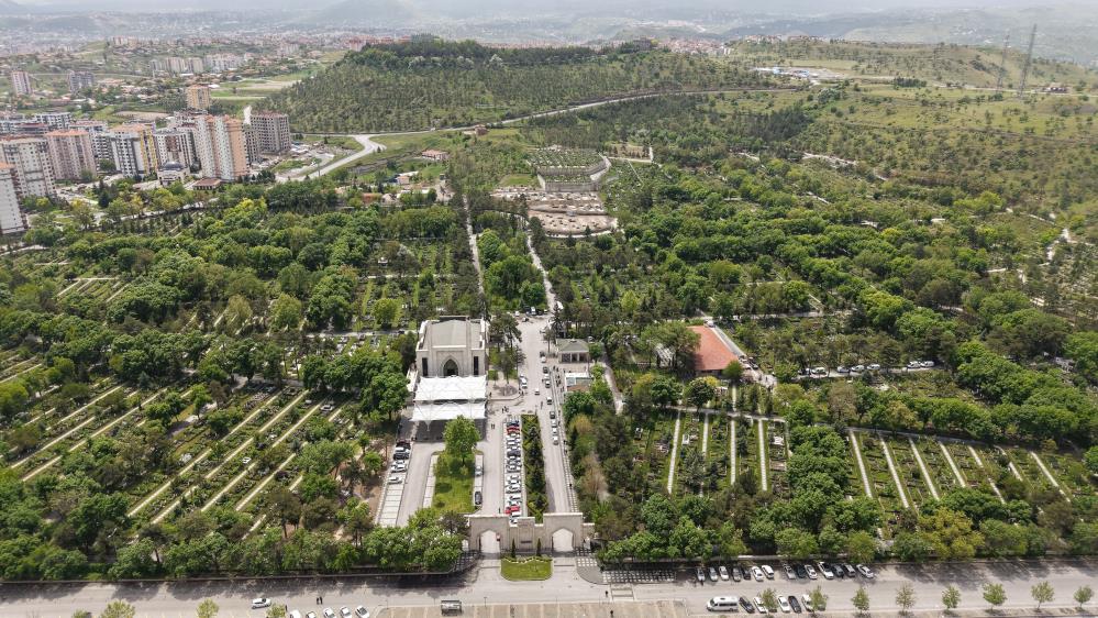 Kayseri’de mezarlıklar bayram ziyaretlerine hazır
