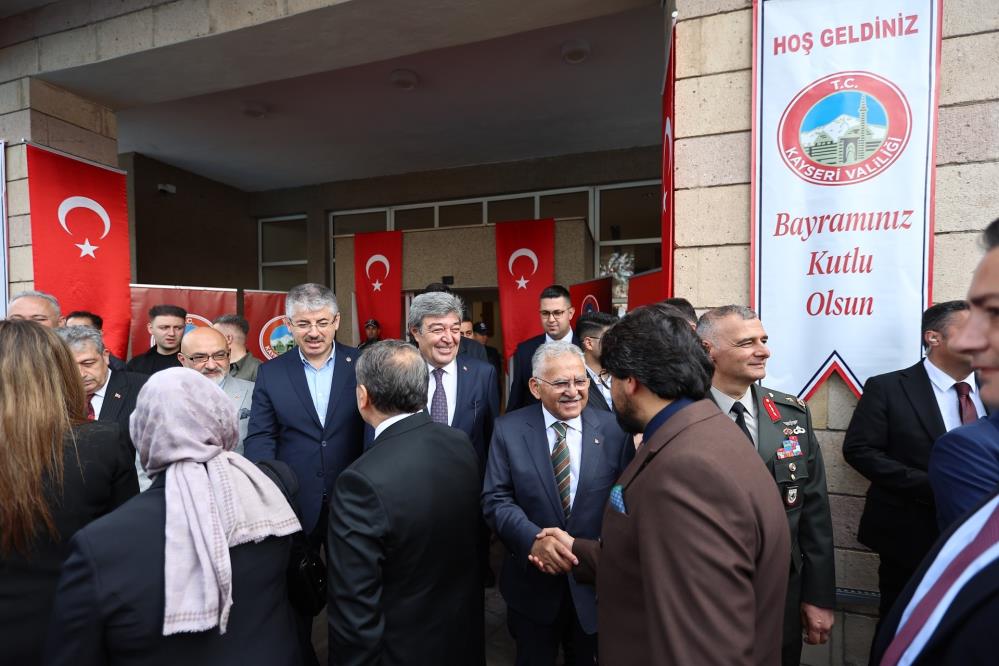 Başkan Büyükkılıç, bayram sevincini Kayserililerle yaşadı