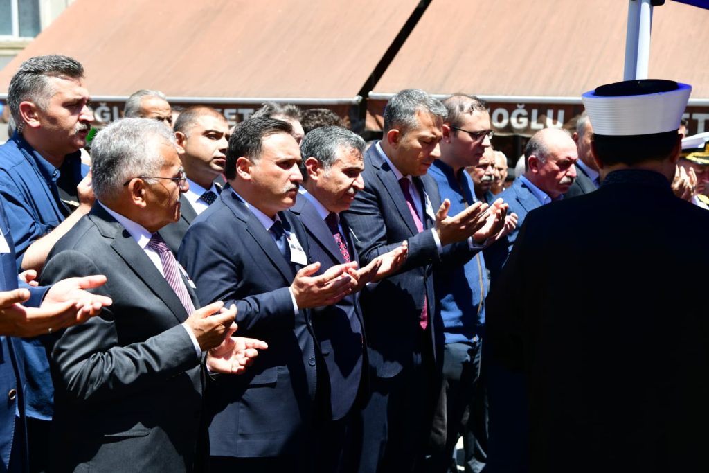 Vali Yardımcısı Şenol Esmer, Trabzon’da Son Yolculuğuna Uğurlandı