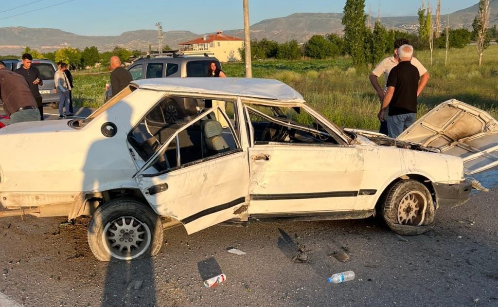 Kayseri’de İki Otomobil Çarpıştı: 2 Yaralı