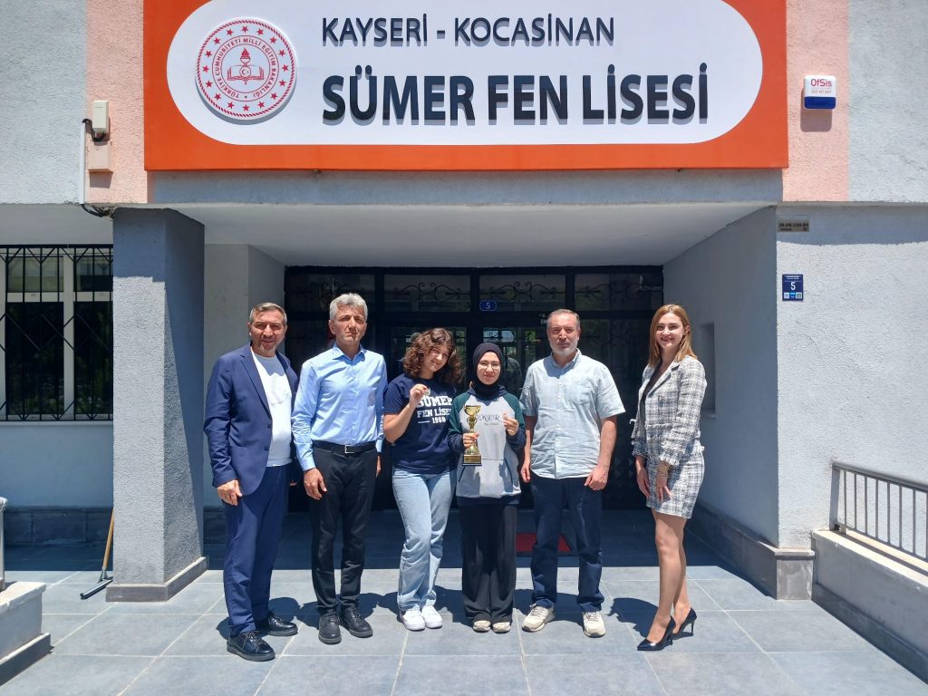 Sümer Fen Lisesi öğrencilerine robotik başarı ödülü