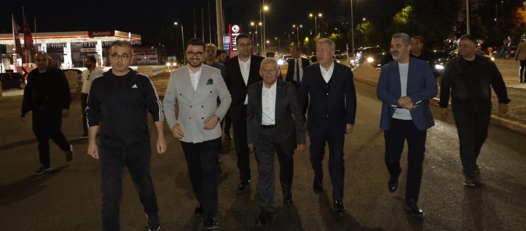 Başkan Büyükkılıç’tan DSİ-Yeni Sanayi katlı kavşağında gece yarısı mesaisi