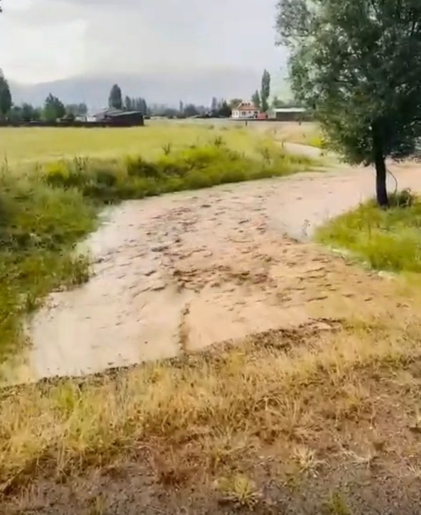 Tomarza’da sağanak yağış etkili oldu