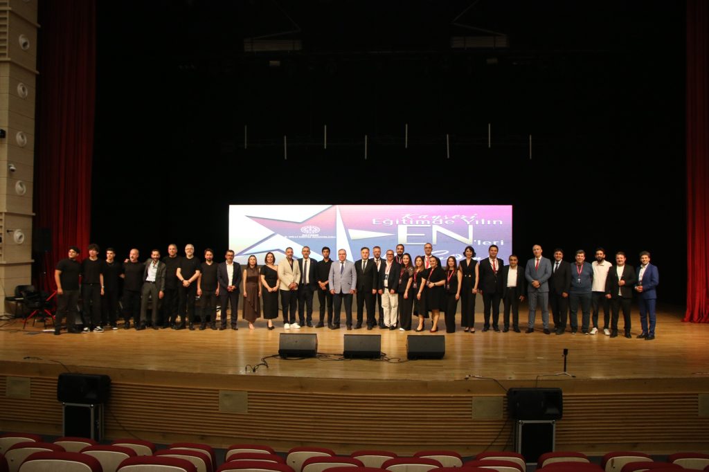 Kayseri’de Eğitimin En’leri Ödüllerini Aldı