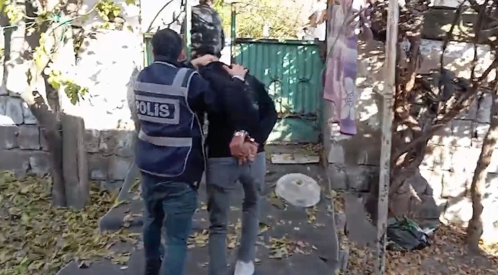 Kayseri’de eş zamanlı operasyon: 95 firari yakalandı