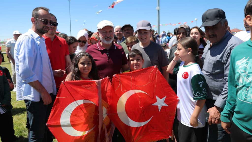 Kocasinan’da çocuklar uçurtma şenliğinde buluştu