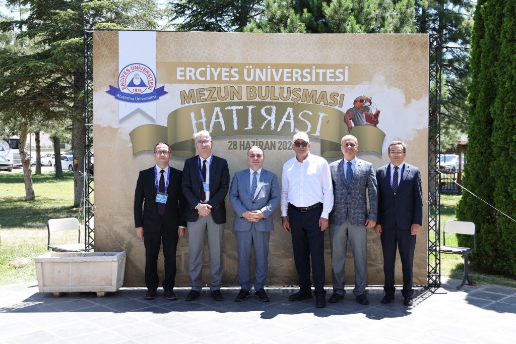 ERÜ mezunları kampüste bir araya geldi