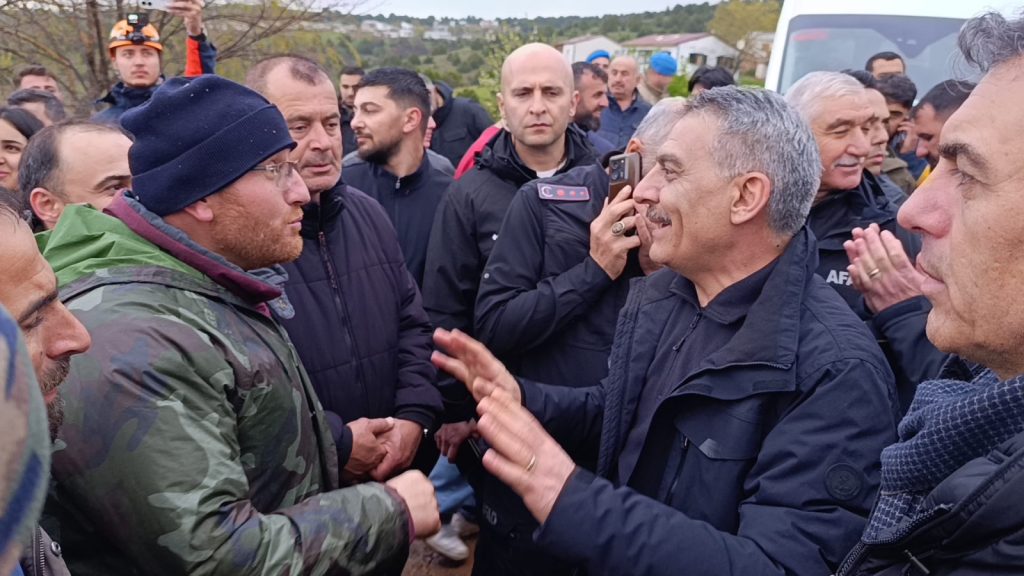 Kayıp Aybüke’nin Babası Yaşadıklarını Anlattı: Çiçek Toplamaya Çıkmış, Yolunu Kaybetmiş