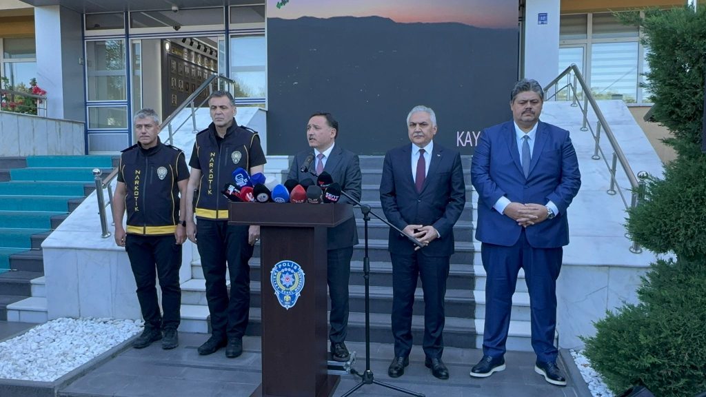 Vali Gökmen Çiçek: 282 hedef şahsa eş zamanlı olarak büyük bir operasyon gerçekleştirdik