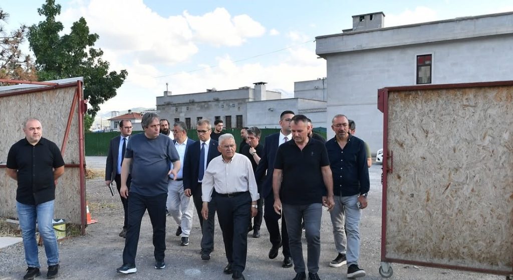 Başkan Büyükkılıç, Tarihi Kayseri Mahallesi’nde 3. Etap Çalışmalarını Yerinde İnceledi