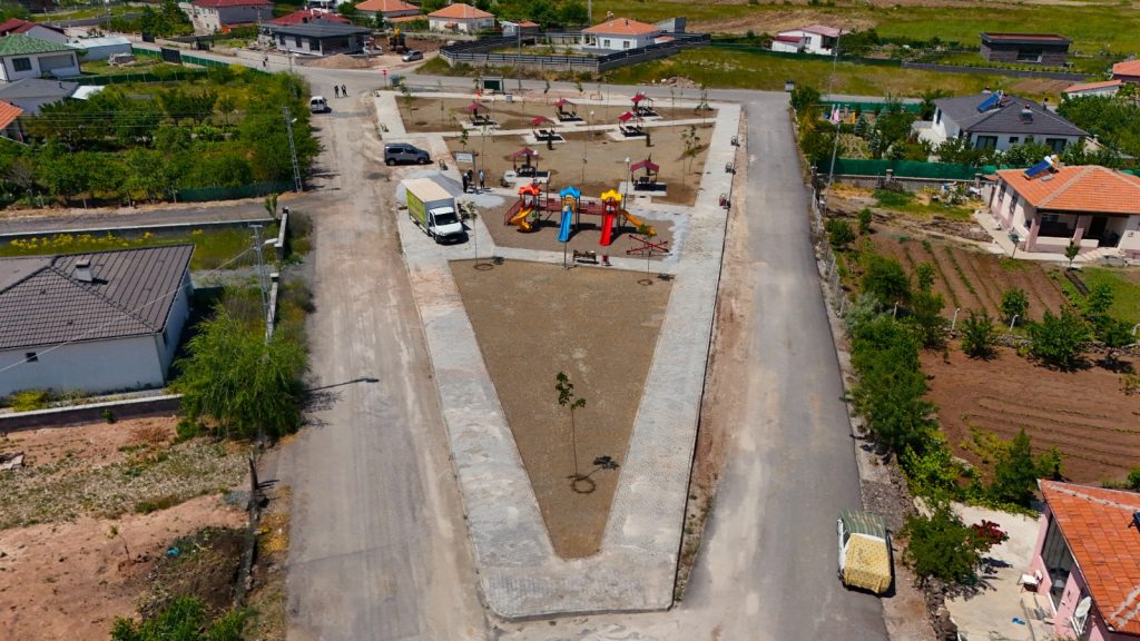Büyükşehir’den Kırsala Modern Yaşam Alanı: Çevril Mahallesi Yeni Parkına Kavuşuyor