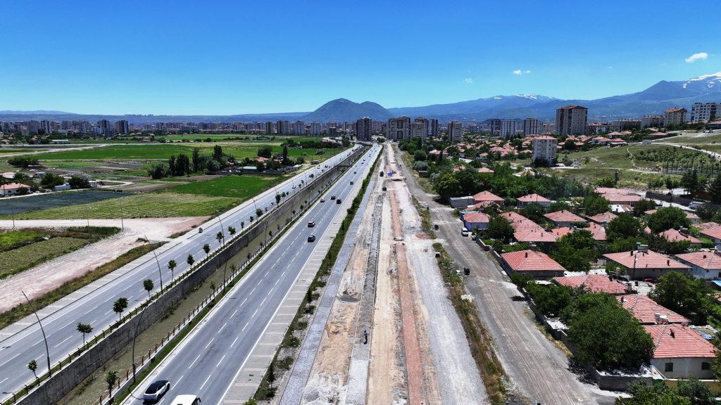 BAŞKAN ÇOLAKBAYRAKDAR: “ŞEHRİMİZE 2,5 KİLOMETRELİK YEŞİL KORİDOR KAZANDIRIYORUZ”