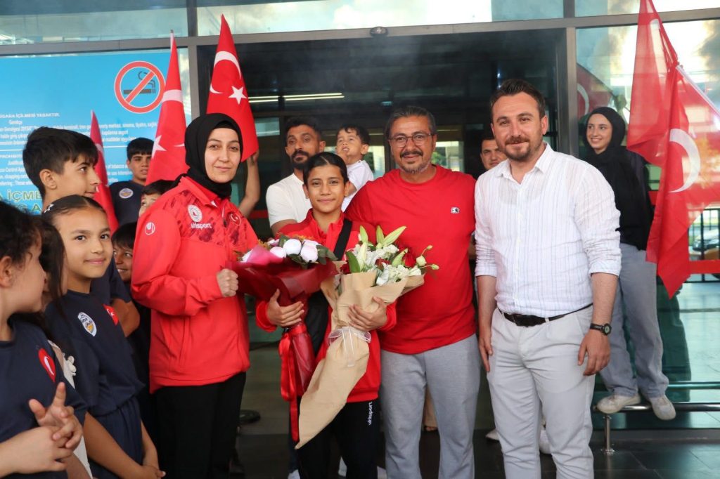 Dünya Şampiyonu Ayşegül Açık Kayseri’de Coşkuyla Karşılandı