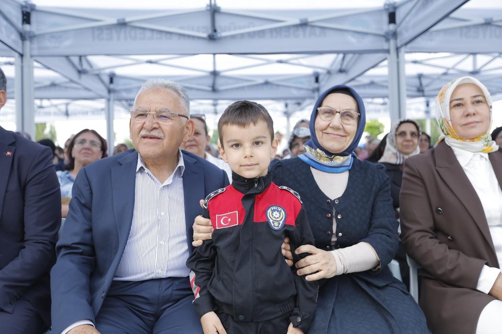 KAYMEK’in Bin 200 Eserlik Yıl Sonu Sergisi Açıldı