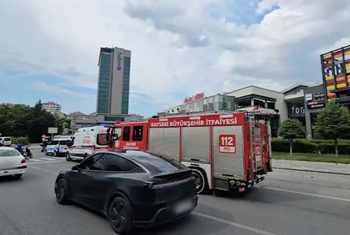 Kayseri’de AVM’ye Asılsız ‘Canlı Bomba’ İhbarı: 13 Yaşındaki Çocuk Yakalandı