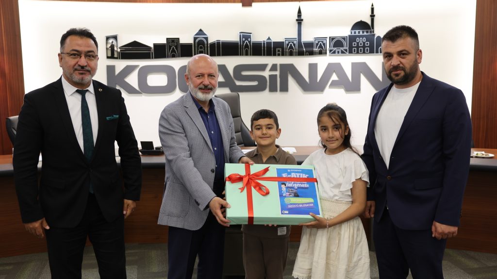 Başkan Çolakbayrakdar: “Çevre bilinciyle geleceğimizi koruyoruz”