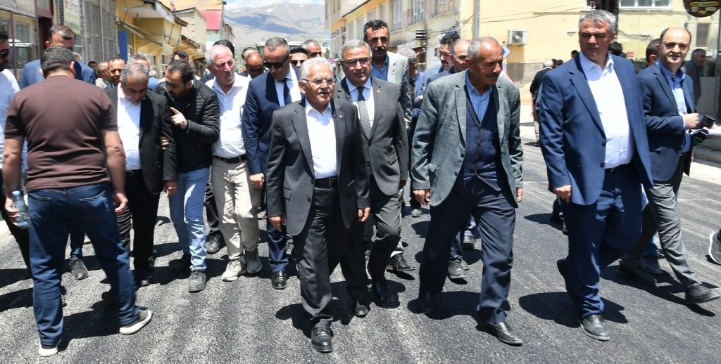 Sarız’ı Ziyaret Eden Büyükkılıç: “Birliğin, Beraberliğin, Dayanışmanın En Güzel Örneklerini Sergiliyoruz”