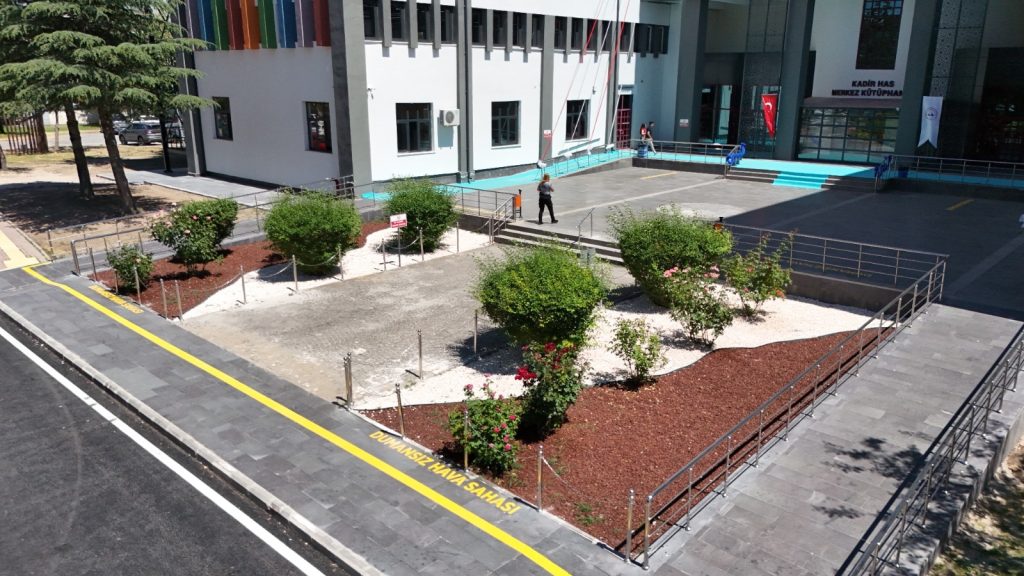 Büyükşehir’den okullara ve üniversiteye yeşil dokunuş