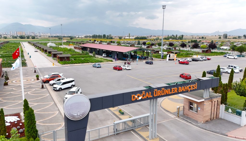 Büyükşehir’in Doğal Ürünler Pazarı yeni sezonda kapılarını açtı