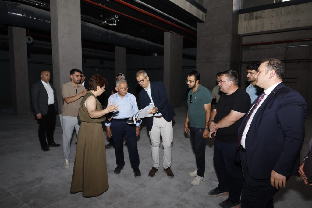 Başkan Büyükkılıç, 7,7 milyon yıllık fosillerin sergileneceği müzede inceleme yaptı