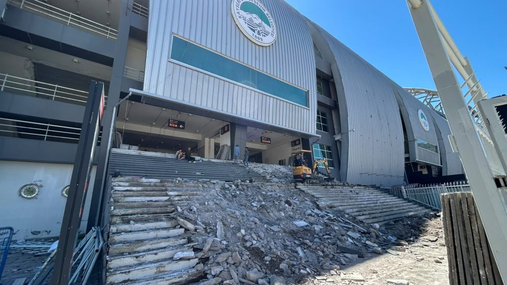 Kayserispor’un maçlarını oynadığı stadyumda tadilat