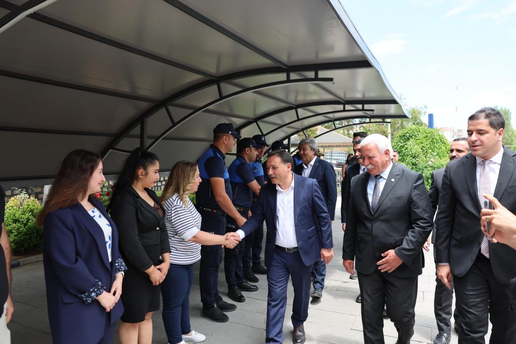 Vali Çiçek Pınarbaşı ilçesindeki yatırımları yerinde inceledi
