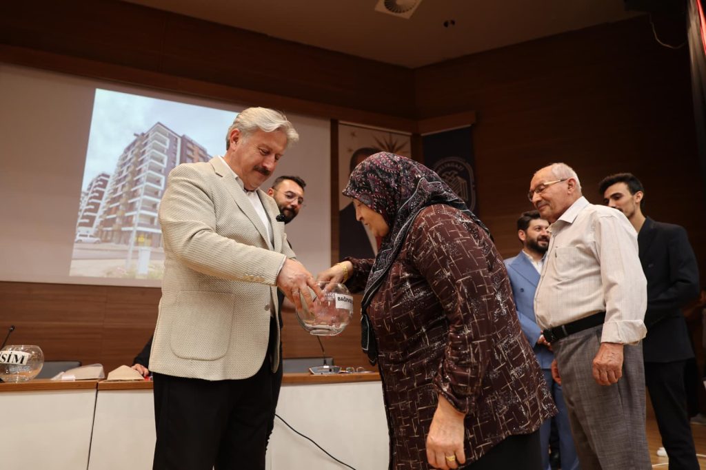 Melikgazi’de Battalgazi Kentsel Dönüşümünde daire teslimi ve kura heyecanı
