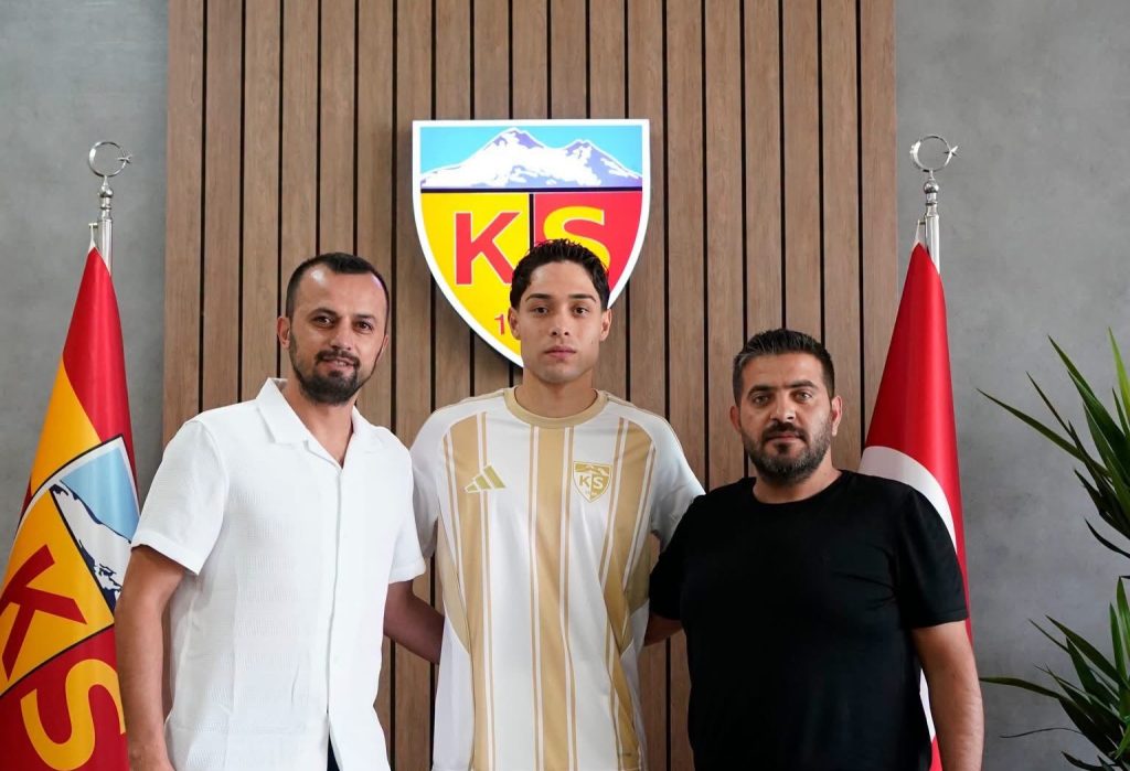 Kayserispor, Talha Sarıarslan ile 3 yıllık yeni sözleşme imzaladı