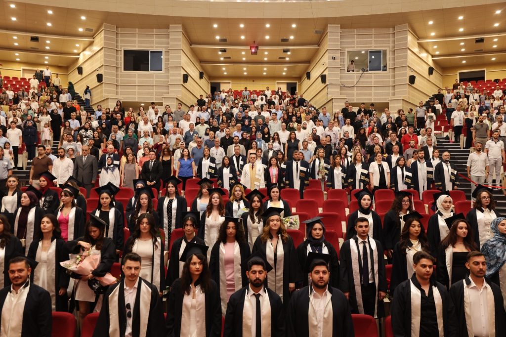 ERÜ Mimarlık Fakültesi’nde mezuniyet sevinci
