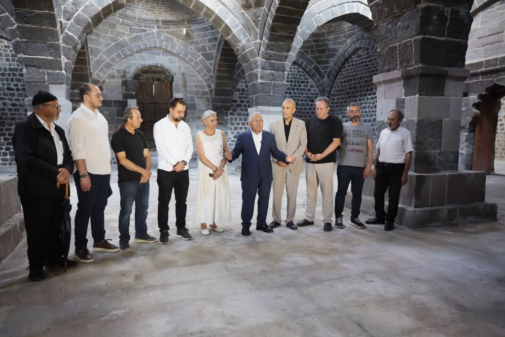 Başkan Büyükkılıç’tan 5 asırlık bedestende inceleme