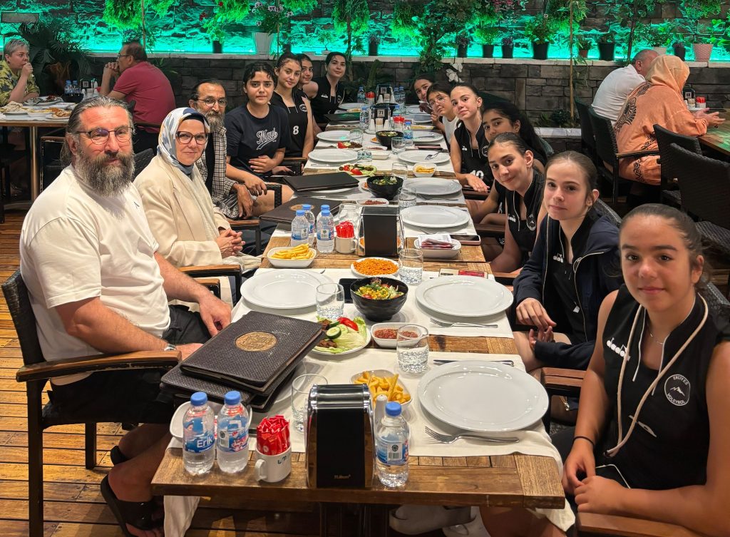 Ayşe Böhürler, Erciyes Voleybol’un genç sporcularını Ankara’da ağırladı