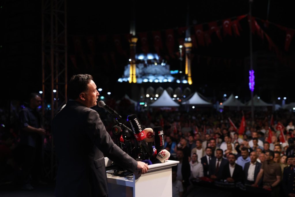 Vali Gökmen Çiçek: Siz bu meydandan Türkiye’ye nefes verdiniz