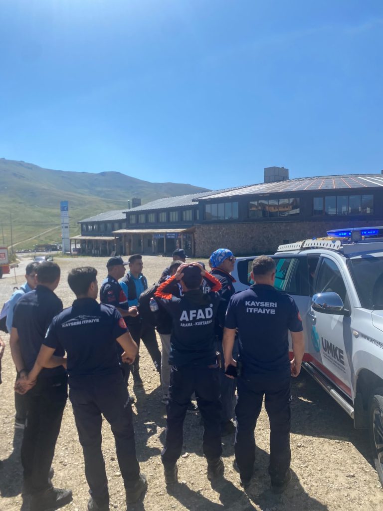 Erciyes’te yüksek irtifa rahatsızlığı yaşayan 3 dağcı kurtarıldı