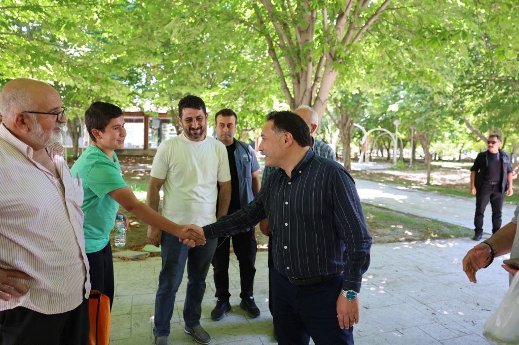 Vali Çiçek, vatandaşlarla bir araya geldi