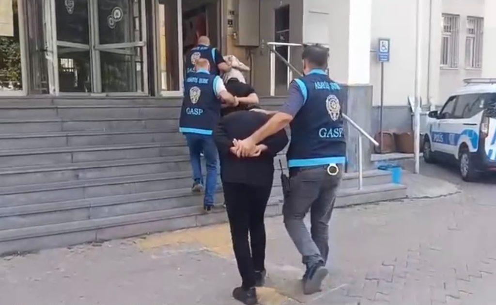 İş yerini yakmaya teşebbüs eden 3 şüpheli yakalandı