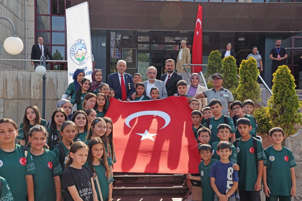 Kıbrıs Barış Harekatı’nın canlı tanığı Öksüzoğlu gençlerle buluştu