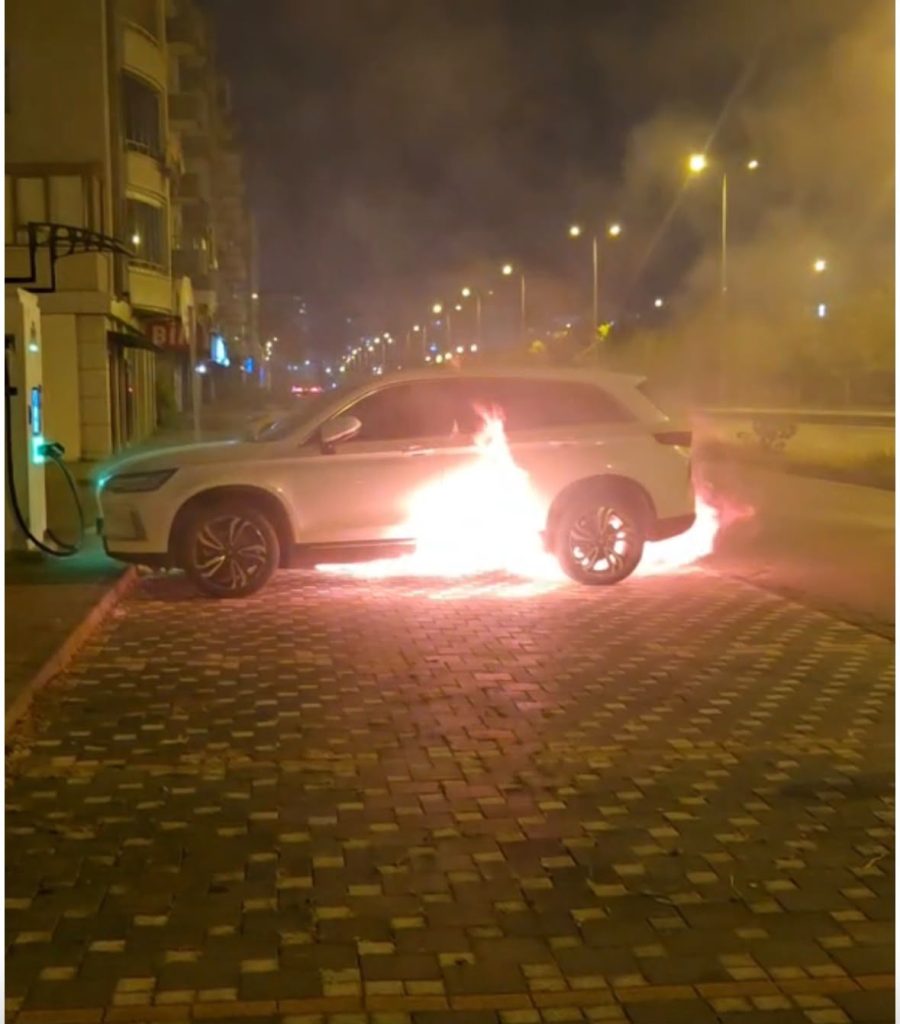 Kayseri’de elektrikli araç yangını