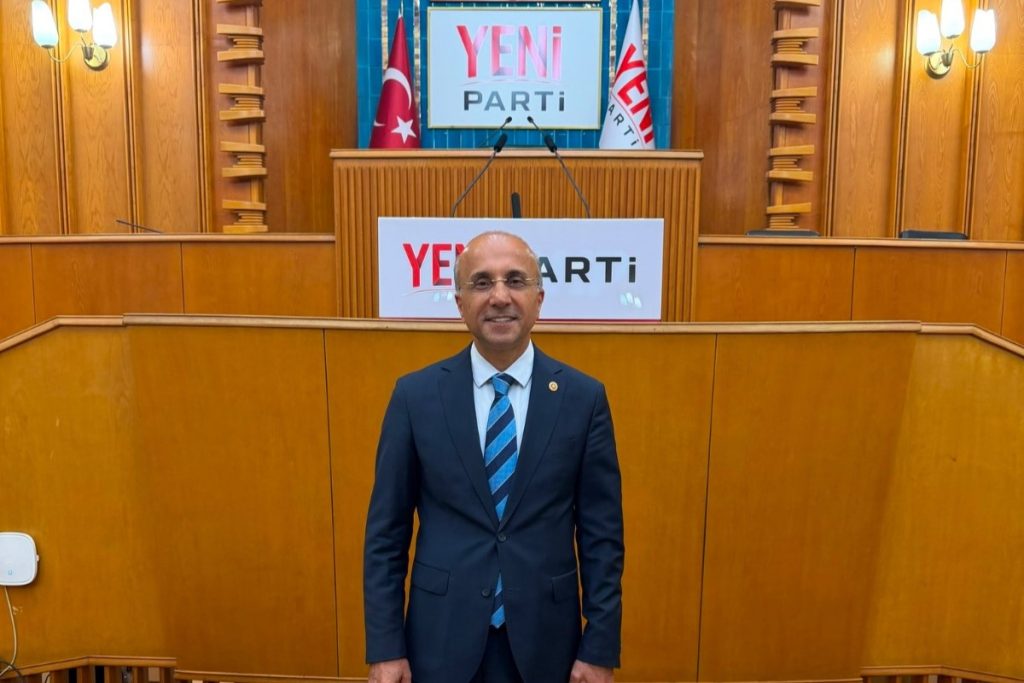 Yeni Parti’li Genç’ten Atatürk posterindeki 6 okun kesilmesine tepki