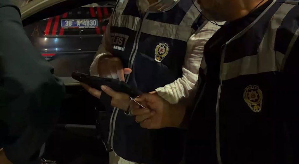 Kayseri’de “Şehit Murat Akpınar-11” uygulaması: 102 aranan şahıs yakalandı