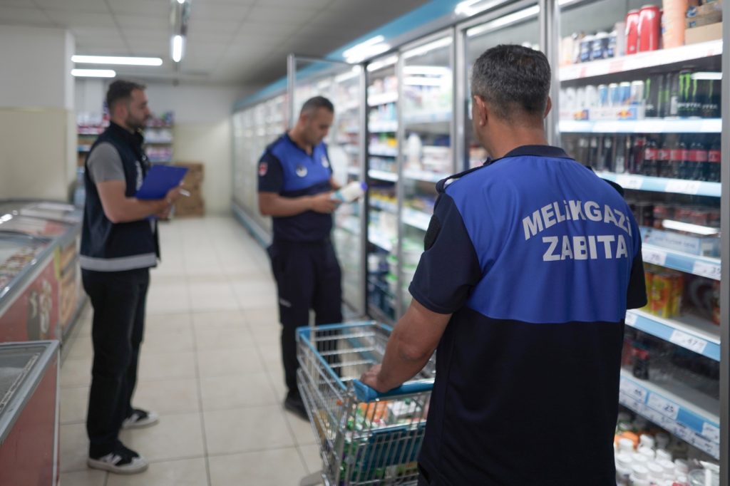 Melikgazi zabıtasından marketlerde denetim