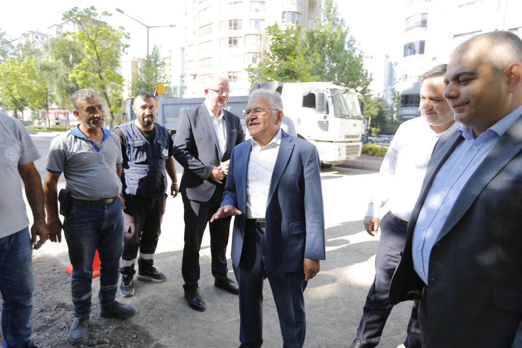 Başkan Büyükkılıç, Güne Sahada Başladı: Altyapı ve Üstyapı Eş Zamanlı Yenileniyor