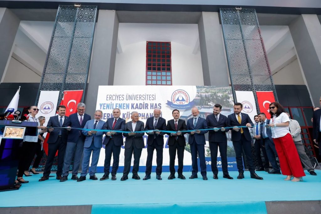 Başkan Büyükkılıç, Yenilenen Kadir Has Merkez Kütüphanesi’nin Açılışını Yaptı