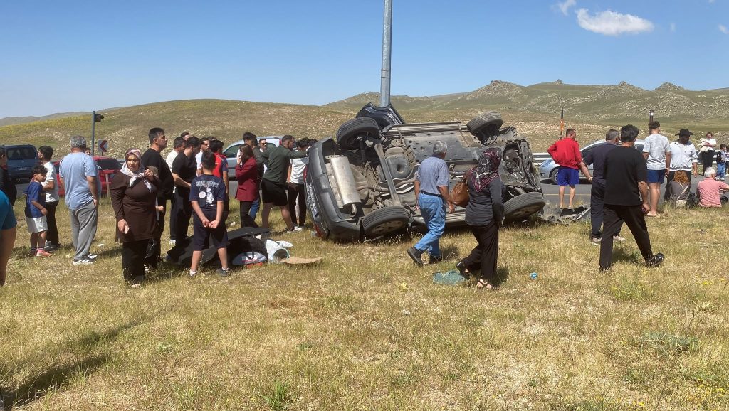 Erciyes yolunda iki otomobil çarpıştı: 1 yaralı