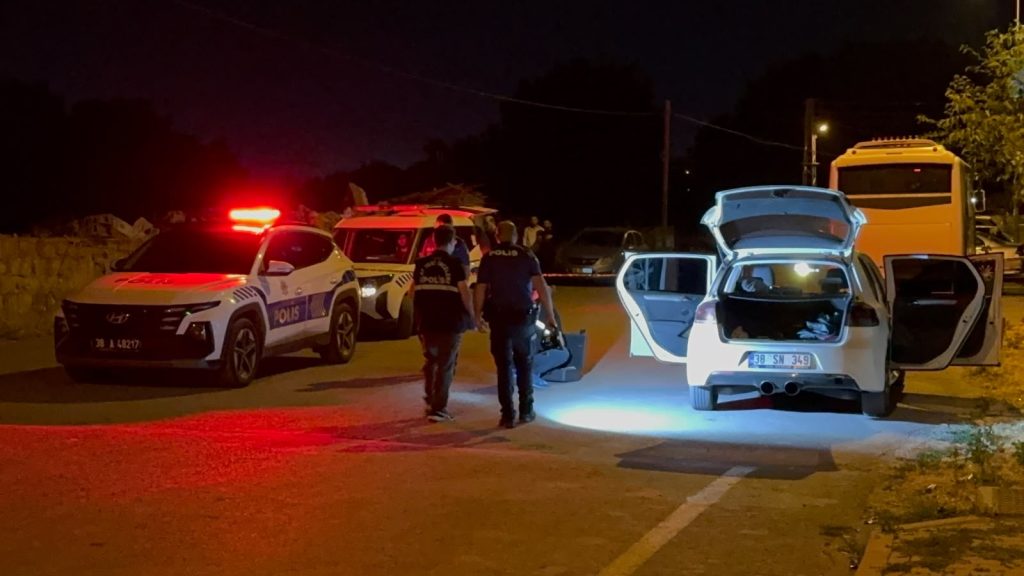 Kayseri’de silahlı kavgada yoldan geçen karı-koca yaralandı