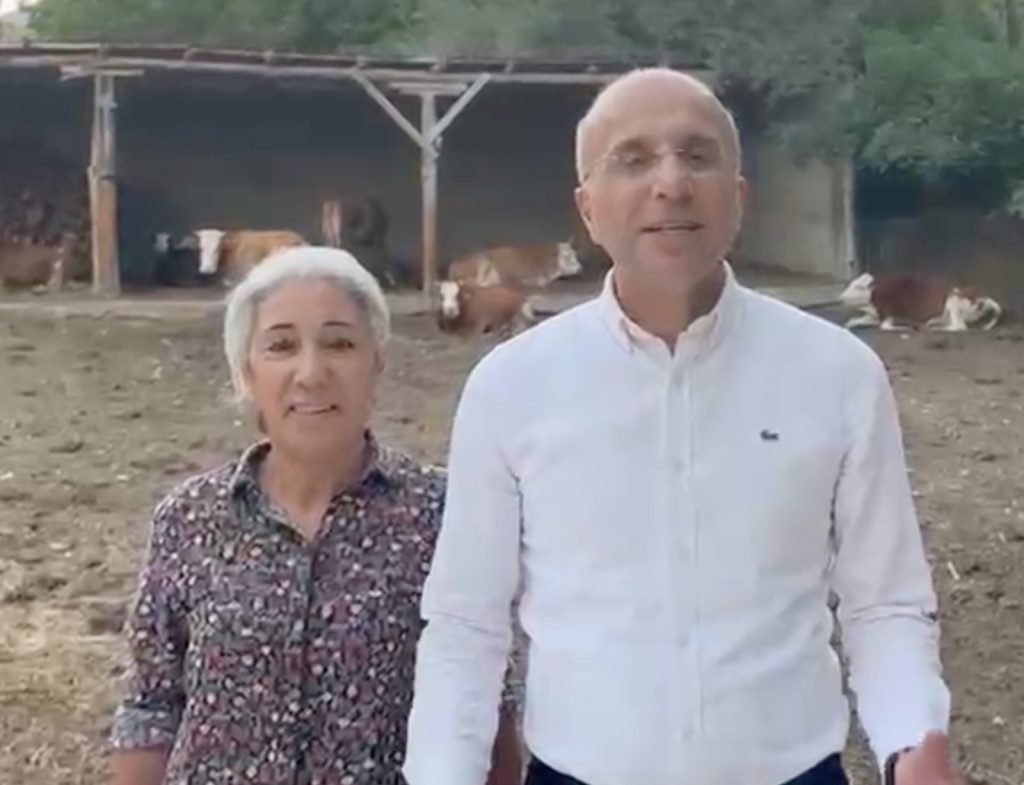 Aşkın Genç, Sarız’da kadın üreticinin ahırından seslendi: Tarıma ve hayvancılığa hor bakan, geleceği zor görür