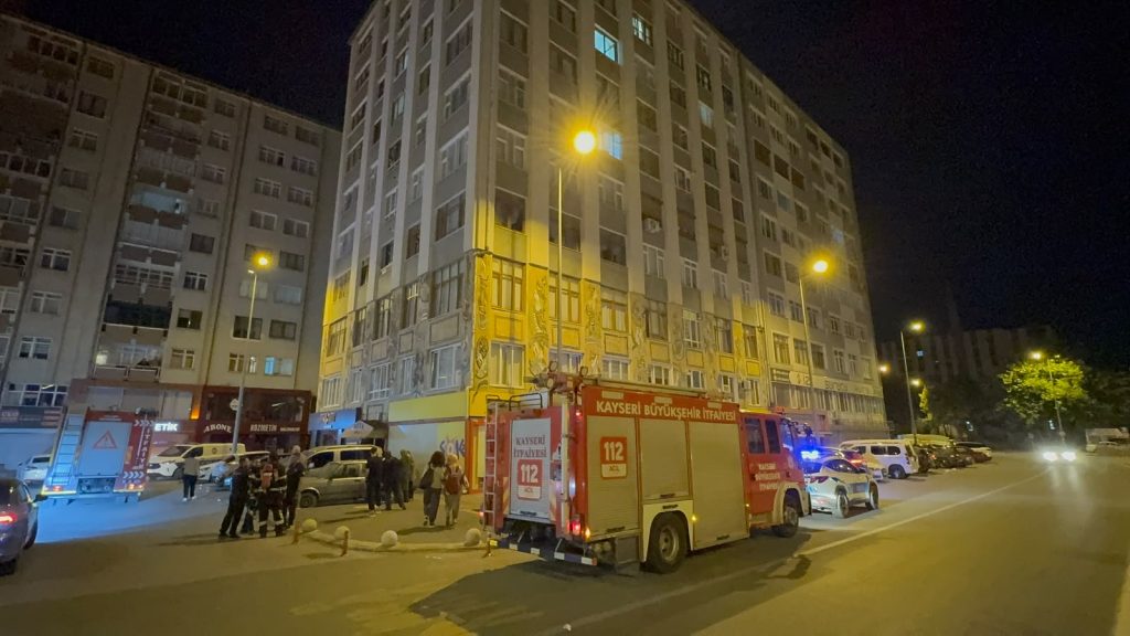 Apartmandaki yanık kokusu ihbarı ekipleri harekete geçirdi