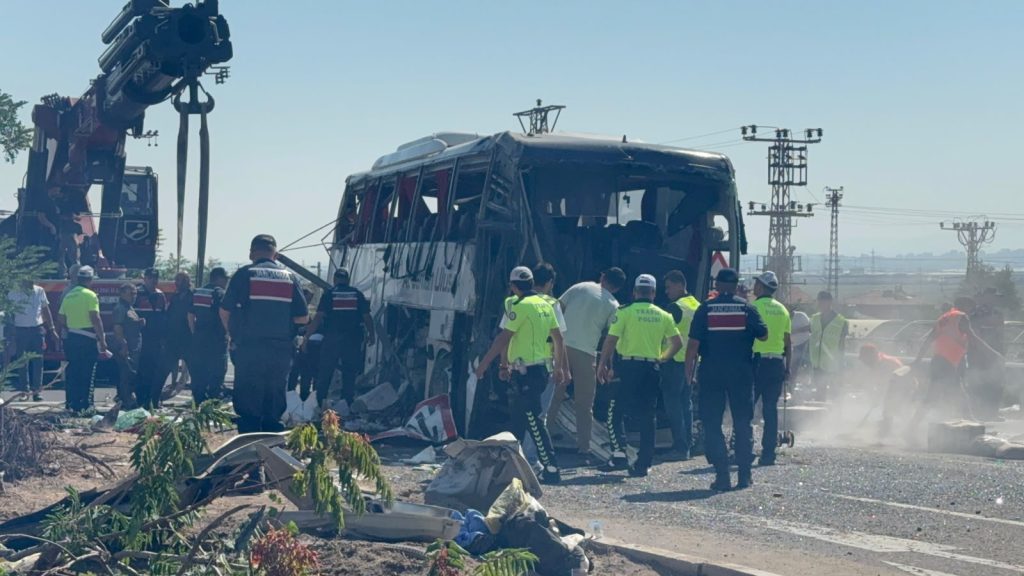İncesu’da Feci Otobüs Kazası: 1 Ölü, 23 Yaralı