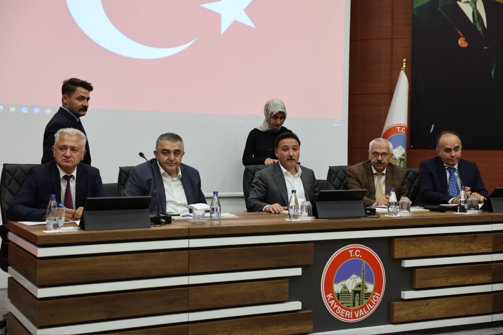 Vali Gökmen Çiçek, halk buluşmasında vatandaşların talep ve önerilerini dinledi