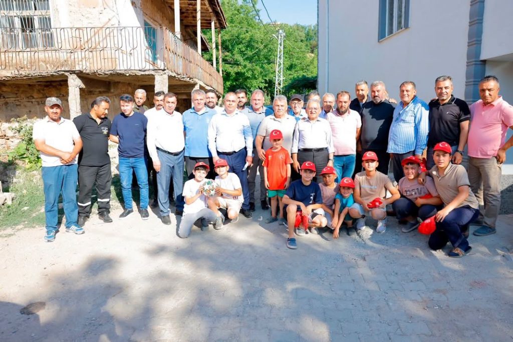 Başkan Büyükkılıç, Develi ve Yahyalı’nın kırsal mahallelerinde yatırımları inceledi